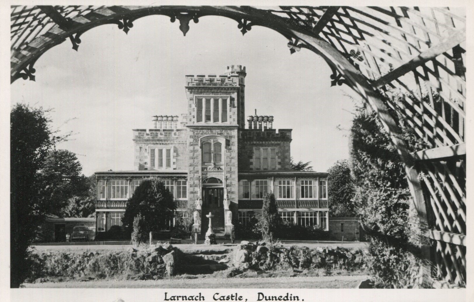 Dunedin-Larnach Castle