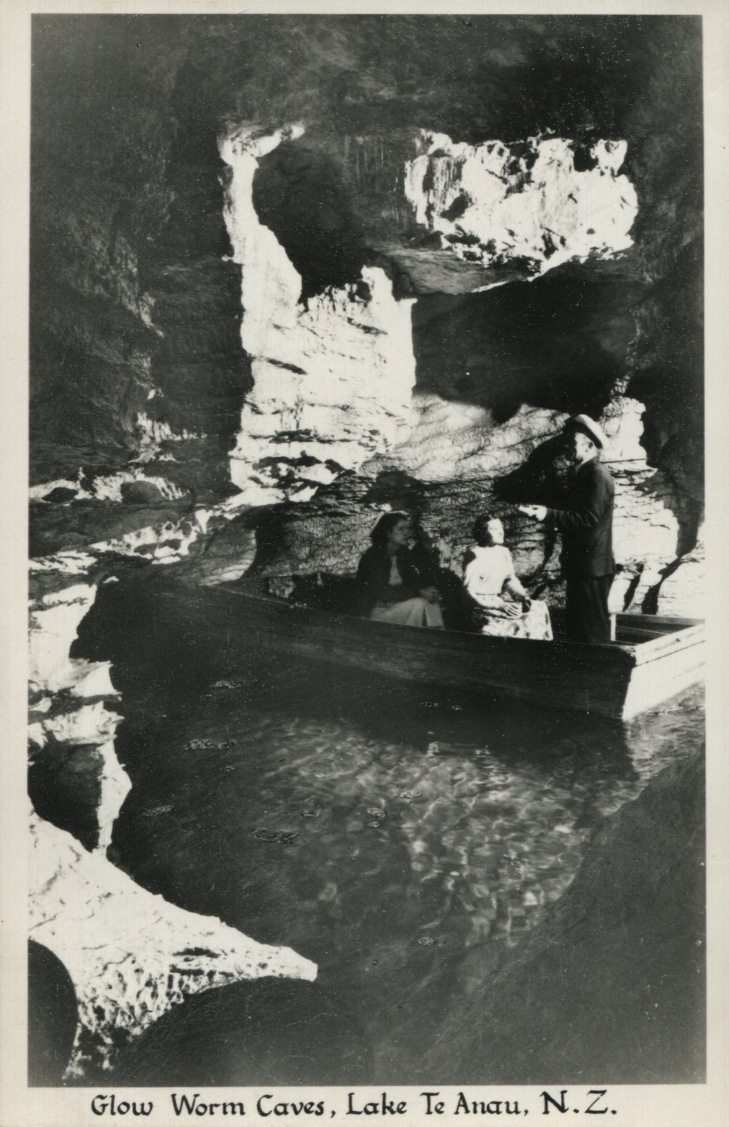 Te Anau - Glow Worm Caves